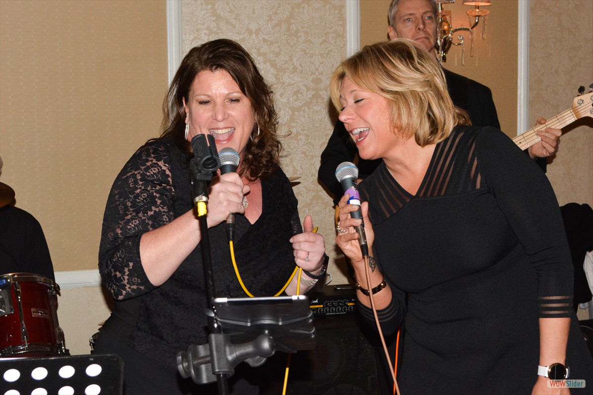 FMS National President Danielle Holland (r.) joins lead singer Cindi Rand for a rendition of 'Bad, Bad Leroy Brown'